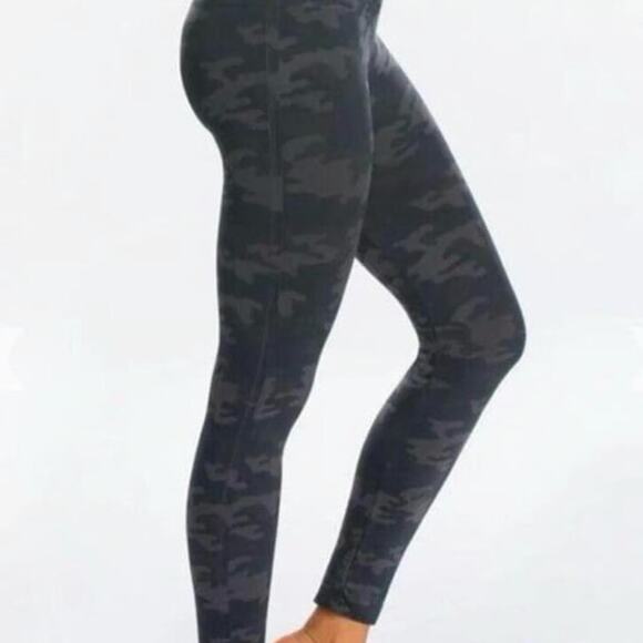 SPANX Look At Me Now Seamless Leggings - Picture 3 of 3